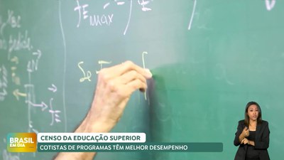 Brasil em Dia - 04/10/202 - Censo da Educação Superior: cotistas de programas têm melhor desempenho