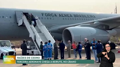 Brasil em Dia - 10/10/2024 - Raízes do Cedro: terceira aeronave chega a Beirute, no Líbano