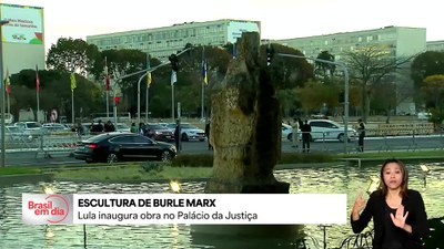 Lula inaugura escultura do paisagista Burle Marx no Palácio da Justiça
