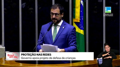 Governo apoia projeto de defesa das crianças nas redes sociais