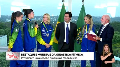 Lula recebe atletas medalhistas do Mundial de Ginástica Rítmica no Palácio do Planalto