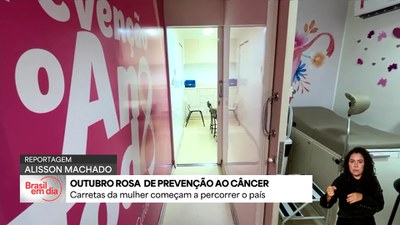 Carretas realizam exames de prevenção e diagnóstico do câncer de mama