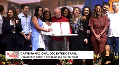 No Dia do Professor, Lula lança Carteira Nacional Docente