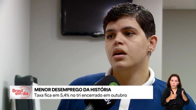 Desemprego recua para 5,4%, menor taxa da série histórica iniciada em 2012