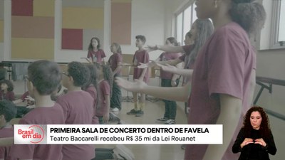 Ministra visita sala de concerto em favela em SP