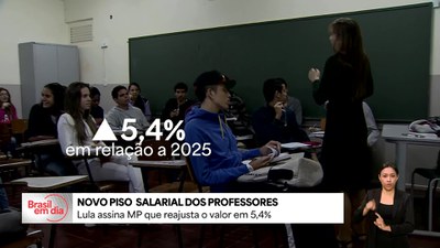 Soma certa: Lula aprova aumento real de 5,4% no piso nacional do magistério