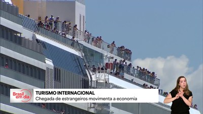 Chegada de turistas estrangeiros movimenta economia