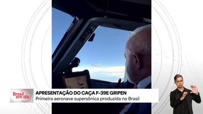 Brasil apresenta primeiro caça supersônico produzido inteiramente no país