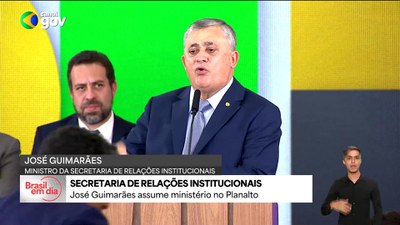 Lula dá posse a José Guimarães como novo ministro das Relações Institucionais