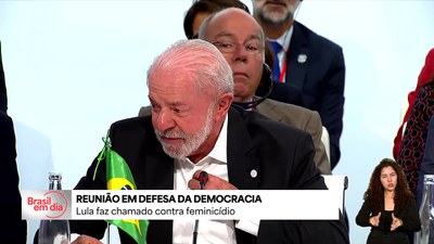Na Espanha, presidente participa de encontro em defesa da democracia