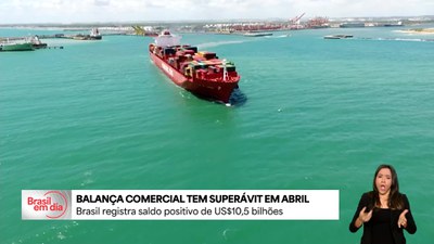 Balança comercial brasileira registra superávit em abril