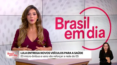 Lula entrega micro-ônibus e vans para reforçar a rede do SUS no Espírito Santo