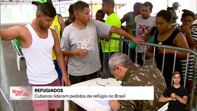 Brasil recebeu quase 76 mil solicitações de refúgio no ano passado. Cubanos lideram
