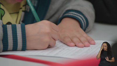 CRIANÇA ALFABETIZADA - TEMPORADA 1, EPISÓDIO 5 - PRÁTICAS DE LEITURA PELAS CRIANÇAS PARA APRENDER A LER