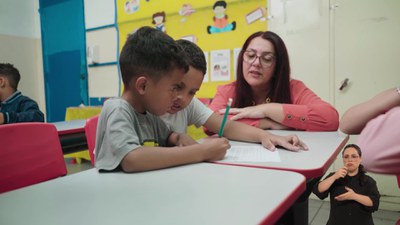 CRIANÇA ALFABETIZADA - TEMPORADA 1, EPISÓDIO 6 - PRÁTICAS DE LEITURA PELAS CRIANÇAS PARA APRENDER A ESCREVER